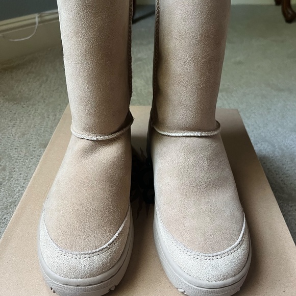 RARE UGG Australia Ultimate Short Boots 5275W Sand Women's 9 NIB - Picture 5 of 15